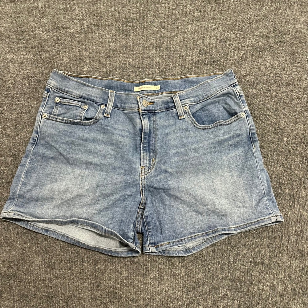 Levi's Shorts Womens Size 32 Blue Denim Mid Length Casual Light Wash Stretch